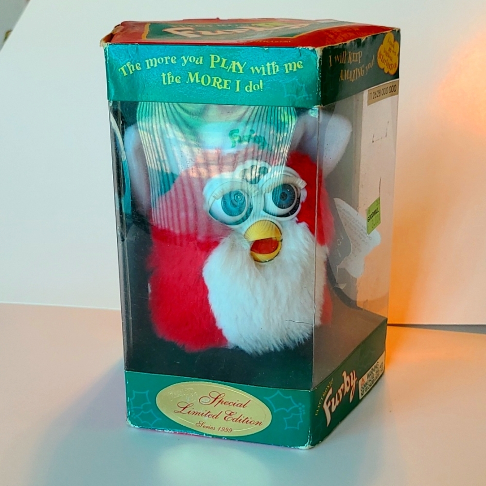 FURBY 1999 Special Limited Xmas Edition. MAKE AN OFFER for this cool gift idea!!